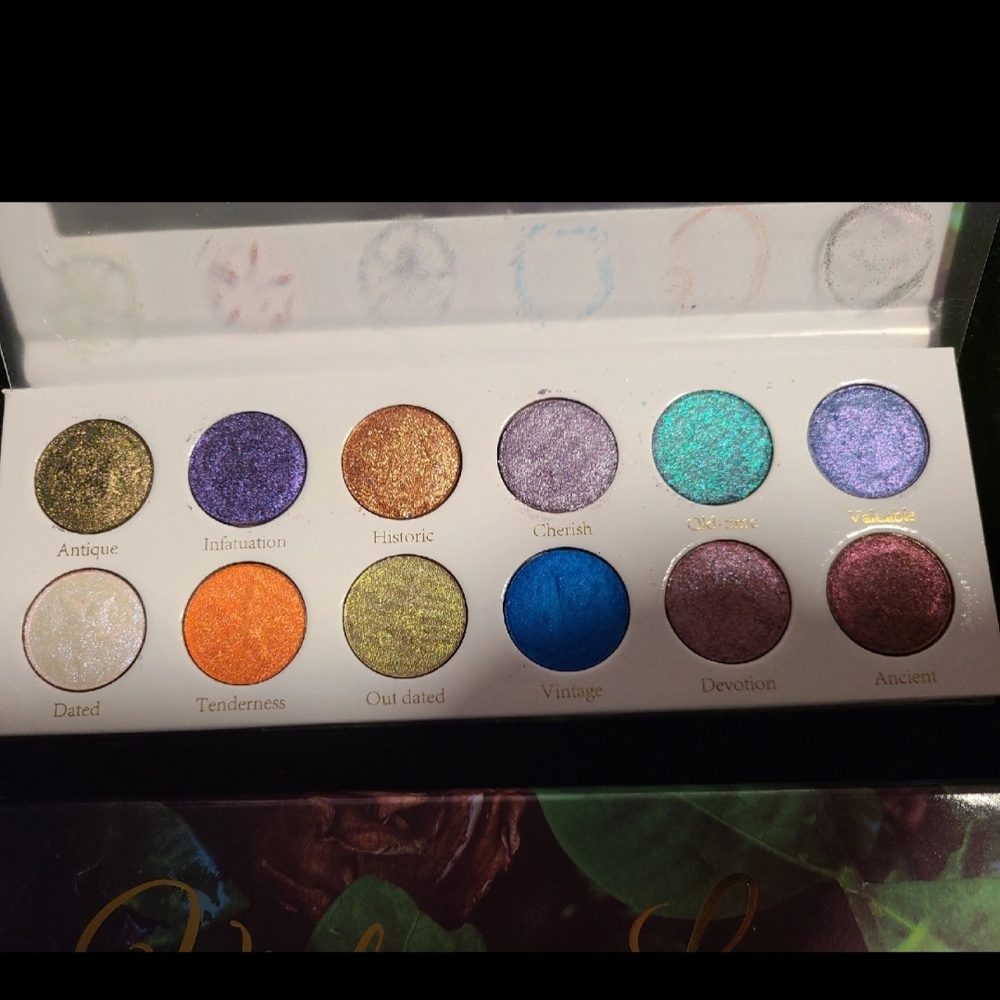Shine by SD Cosmetics Vintage Love Eyeshadow Palette